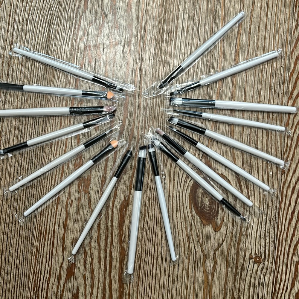 NEW 17 pcs White Makeup Brush Set